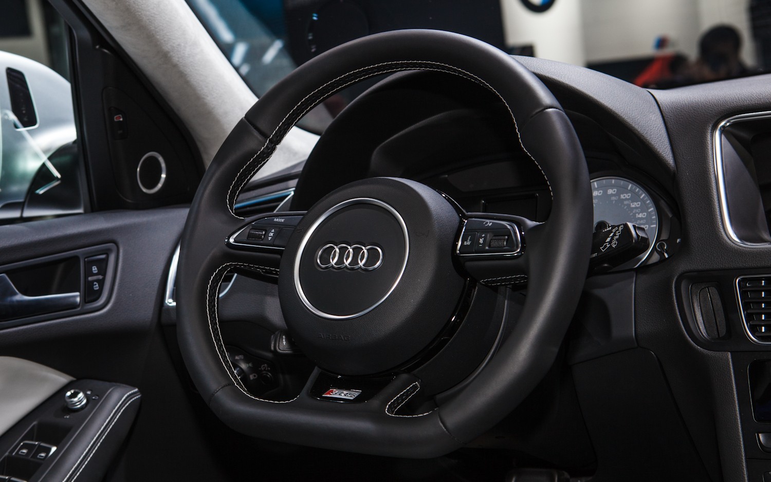 Audi q8 руль