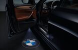Проекция логотипа в двери BMW